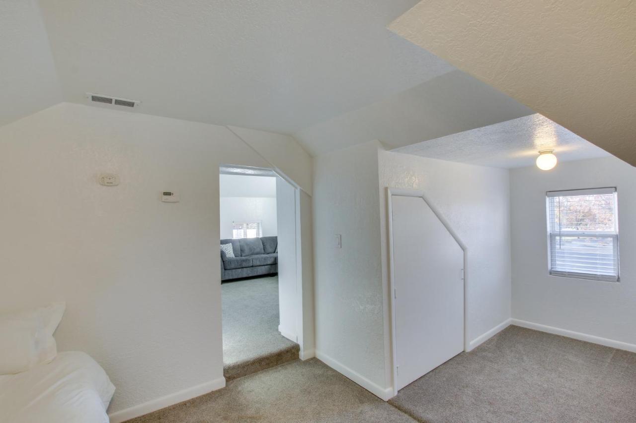 Convenient Logan Apartment - 1 Block To Town! Екстериор снимка