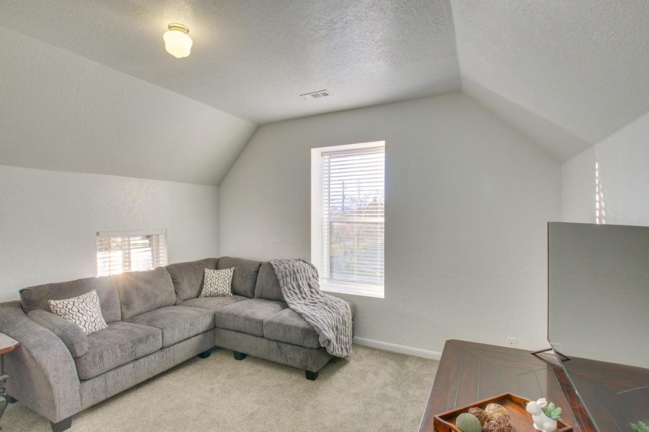 Convenient Logan Apartment - 1 Block To Town! Екстериор снимка